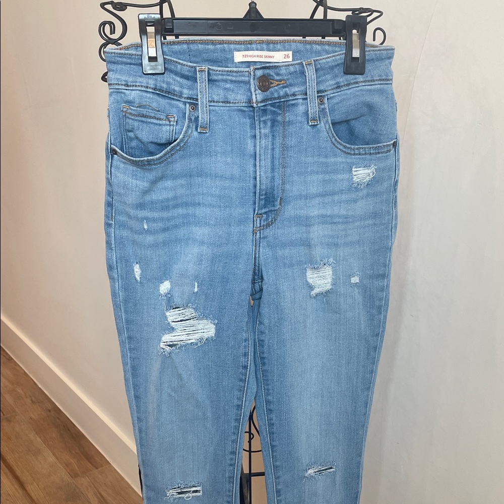Levi's Women's Light Blue Distressed Skinny Jeans
